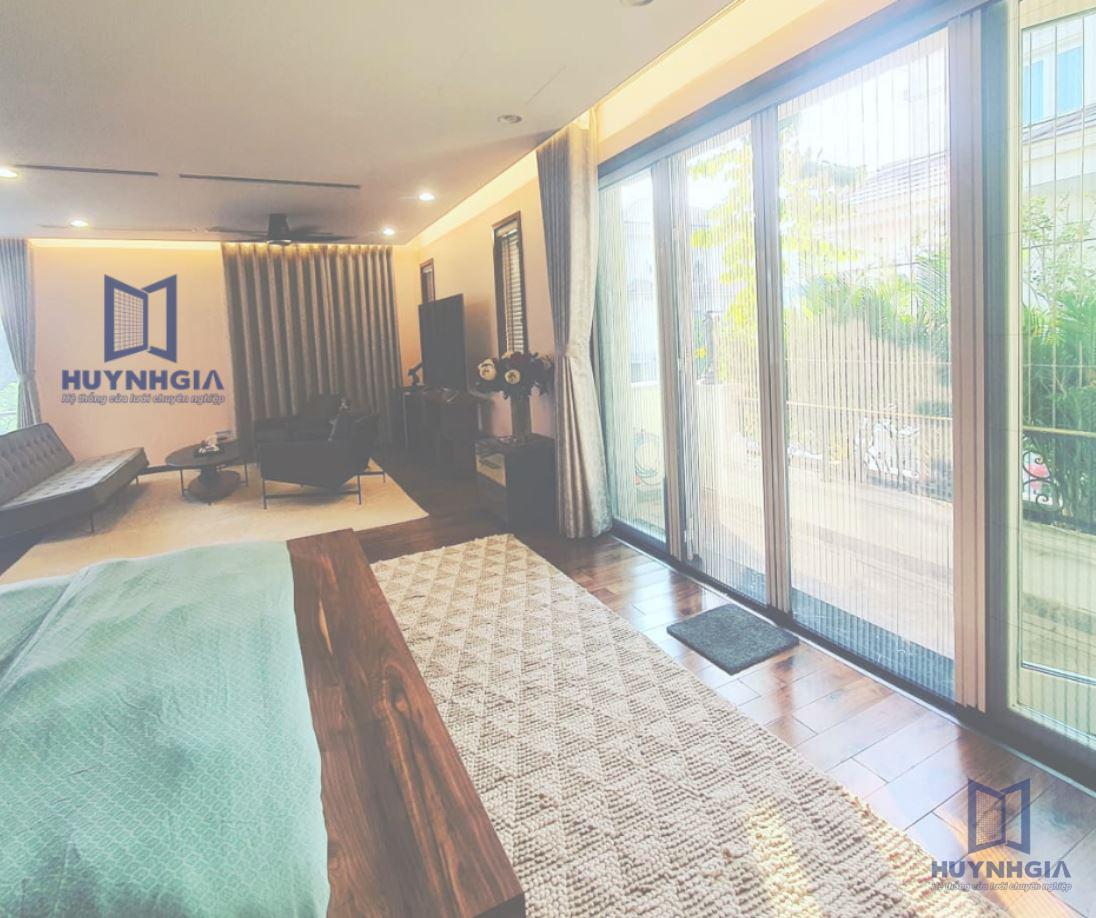 cua-di-luoi-xep-khong-ray-he-xich-cao-cap