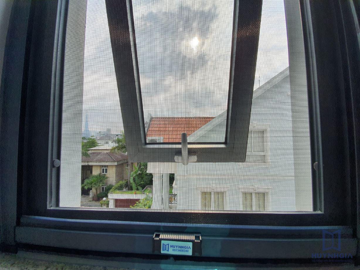 cua-luoi-tu-cuon-he-cao-cap-han-quoc